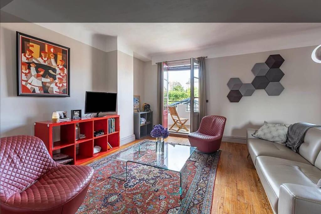 Exceptionnel 3 Pieces Art Deco En Dernier Etage Avec Garage Prive Centre Biarritzアパートメント エクステリア 写真