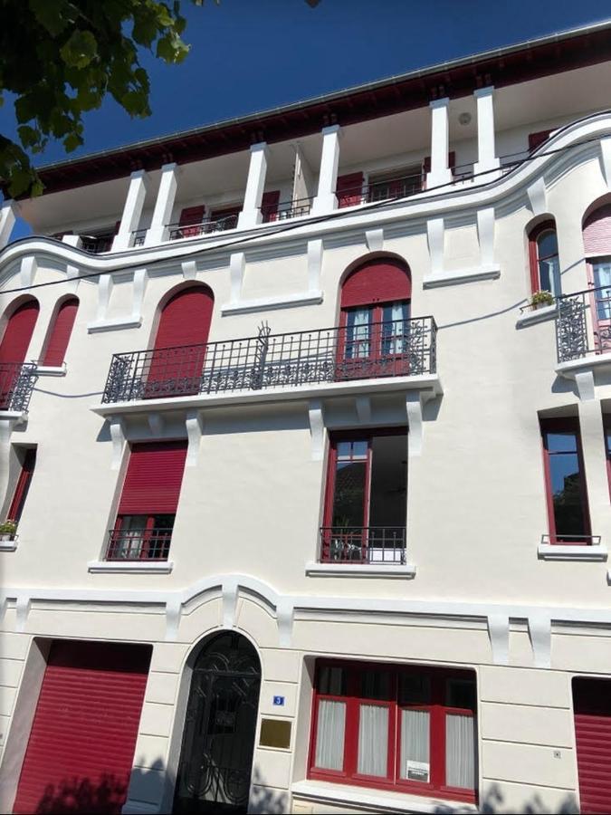 Exceptionnel 3 Pieces Art Deco En Dernier Etage Avec Garage Prive Centre Biarritzアパートメント エクステリア 写真